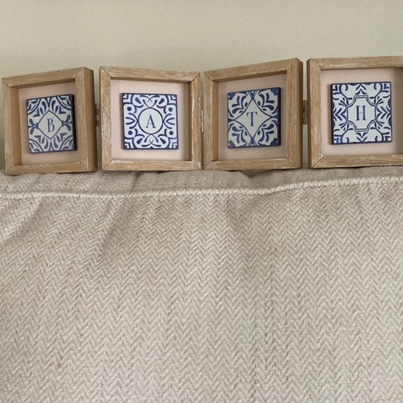 ❤️3 for $15! ❤️ Bathroom decoration, four blue and white tiles in frames. - Picture 2 of 12